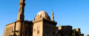 مواعيد زيارة مسجد السلطان حسن وأسعار التذاكر وازاي اروح هناك بالمترو